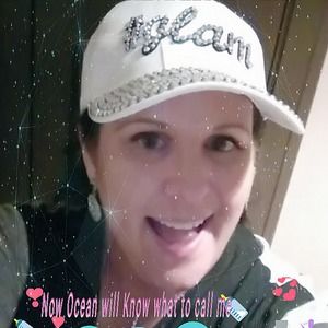 Meet your Posher, Andrea